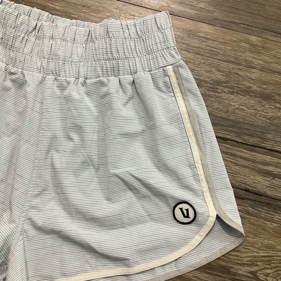 Vuori Cardiff Shorts Womens - Picture 3 of 6